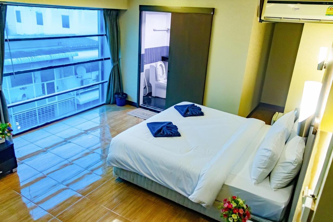 Visiting Card Hotel & Resort Bangkok Exterior foto