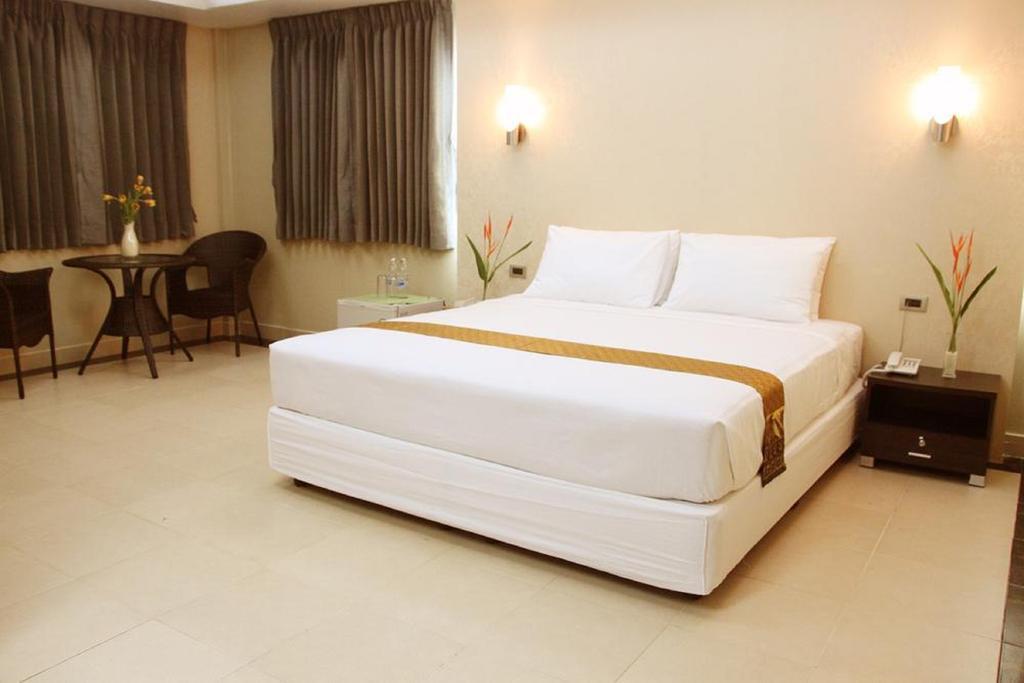 Visiting Card Hotel & Resort Bangkok Exterior foto