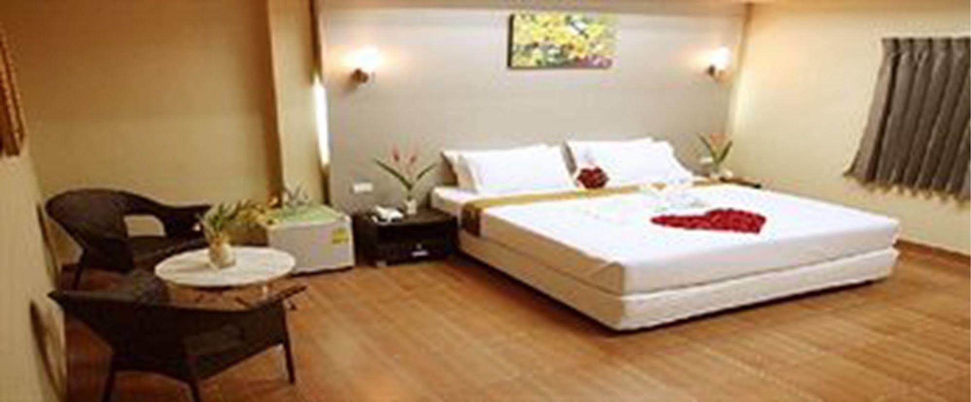 Visiting Card Hotel & Resort Bangkok Exterior foto